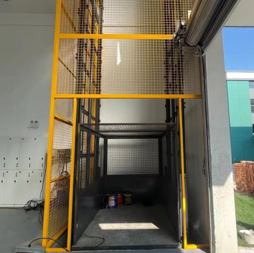 翔安导轨式升降机助力物流园破解运输难题